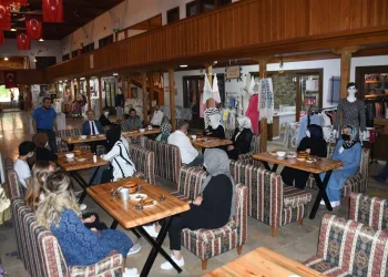 Beylik Han esnafı ve Başkan Taban kahvaltıda bir araya geldi