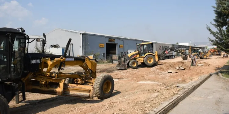 İnegöl beton yollar ile kaplanmaya devam ediyor