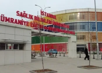Hastane tuvaletinde doğan bebek 5 gün dayanabildi