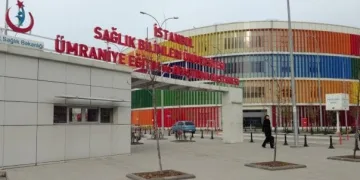 Hastane tuvaletinde doğan bebek 5 gün dayanabildi