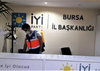 Osmangazi Belediyesi, siyasi parti binalarını dezenfekte etti