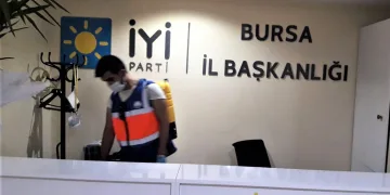Osmangazi Belediyesi, siyasi parti binalarını dezenfekte etti
