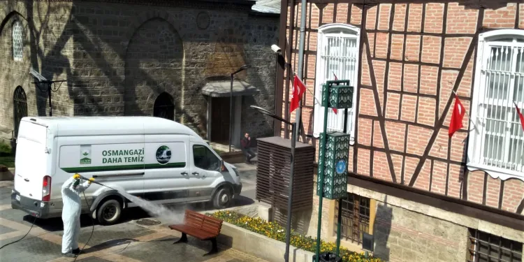 Osmangazi’de temizlik ve dezenfeksiyon aralıksız sürüyor