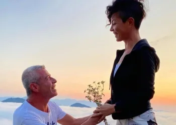 Levent Yüksel ile eşi Özlem Öztürk’ten aşk pozu