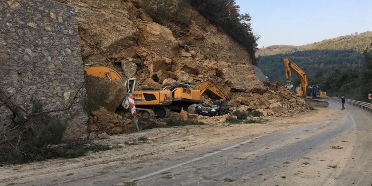 Bursa’da heyelan faciası! 1 işçi yaşamını yitirdi