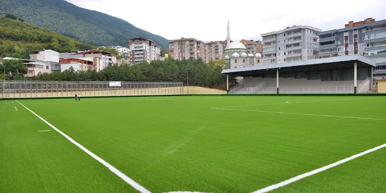 Yıldırım’da “Futbolun kalbi Fidyekızık” tesisi yenilendi