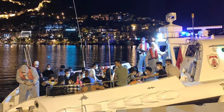 Antalya’da 7 milletten 120 kaçak göçmen yakalandı