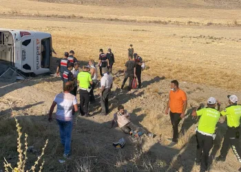 Bursa’dan Adana’ya giden otobüs devrildi! 32 yaralı