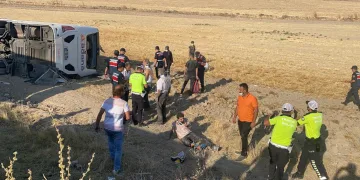 Bursa’dan Adana’ya giden otobüs devrildi! 32 yaralı