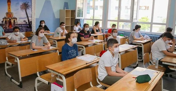 Bakan Selçuk’tan “maske takma alışkanlığı” çağrısı