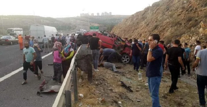 3 kardeş trafik kazasında öldü