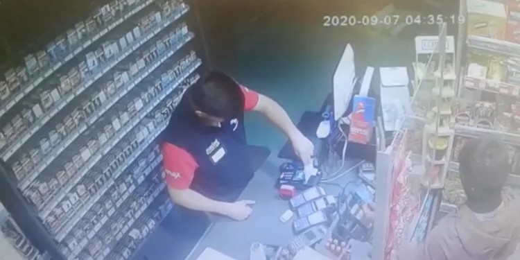 Bursa’da hırsızları kullandıkları kredi kartı ele verdi