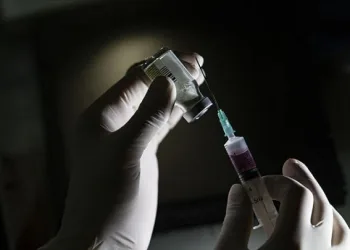 “Yılbaşı sonrası aşı piyasada olabilir”