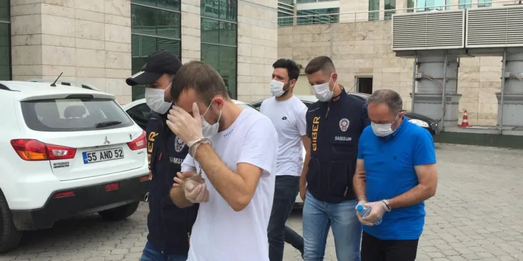 ATM’lerden kart kopyalayan baba-oğul yakalandı