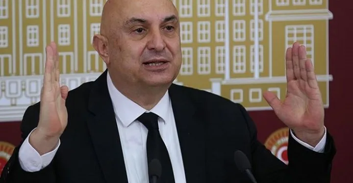 Macron’a bir tepki de CHP’den