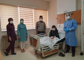104 yaşında virüse meydan okudu, taburcu oldu