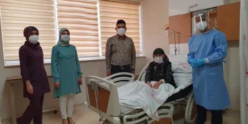 104 yaşında virüse meydan okudu, taburcu oldu