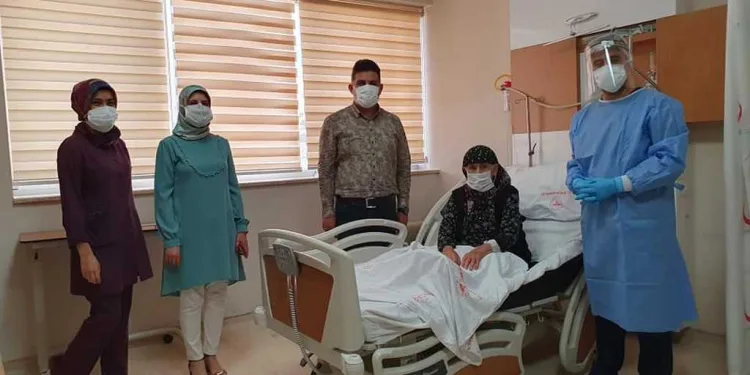 104 yaşında virüse meydan okudu, taburcu oldu