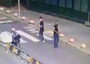 İstanbul Adalet Sarayı önünde silahlı kavga