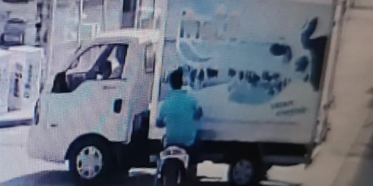 Elektrikli bisikletle kamyon böyle çarpıştı