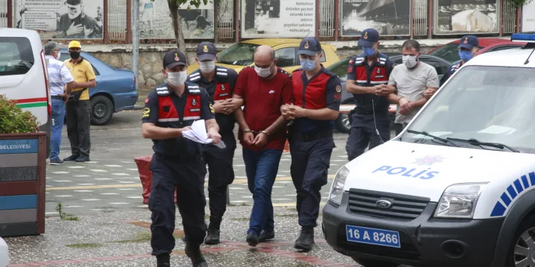 Bursa’da ‘Bahçende define var’ yalanıyla dolandırmaya çalıştılar