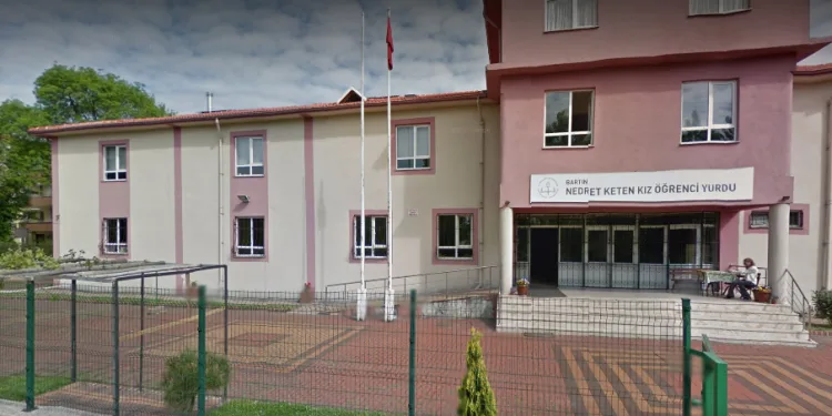 Karantina kurallarını ihlal edenler yurtlara yerleştirildi