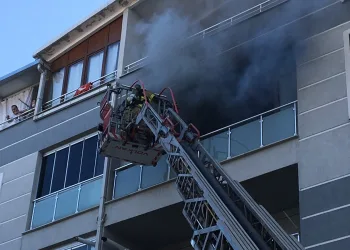 Bursa’da yangın! 3’ü çocuk 8 kişi dumandan etkilendi