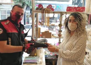 Bursa’da para dolu çantayı teslim eden dükkan sahibine teşekkür ziyareti