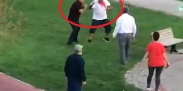 Bursa’da park çimleri boks ringine döndü