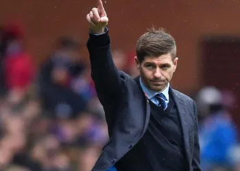 Steven Gerrard: Galatasaray çok büyük bir takım, favori onlar