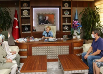 Üniversiteyi kazanma sevinci gündem olmuştu! Rektörle bir araya geldi