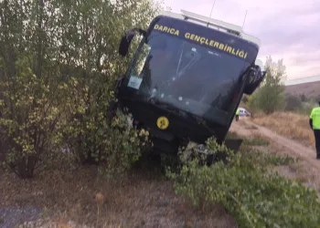 Darıca Gençlerbirliği’nin otobüsü kaza yaptı; 5 personel hastaneye kaldırıldı