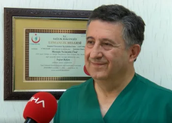 Prof. Dr. Necmettin Ünal aşı çalışmalarına gönüllü denek oldu