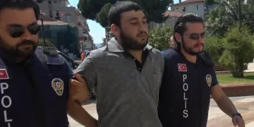 Gürültü nedeniyle komşusunun başını taşla ezerek öldüren sanığa müebbet