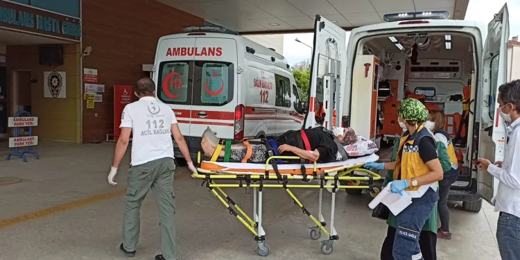 Fark etmediği eşinin üzerinden traktörle geçti