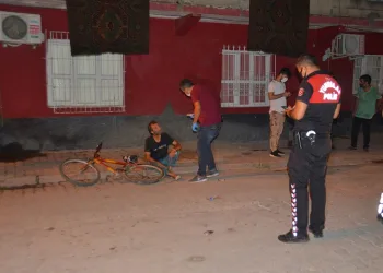Evli kadına mesaj attı! Mahalleli linç etmek istedi
