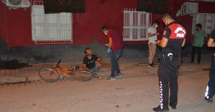 Evli kadına mesaj attı! Mahalleli linç etmek istedi