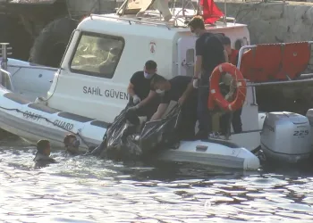 Eminönü’nde denizden erkek cesedi çıktı