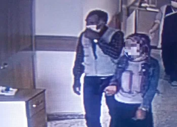 Testi pozitif çıkan baba ve kızı hastaneden kaçtı