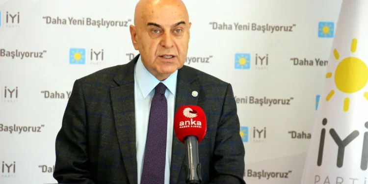İYİ Parti’li Paçacı: Vatandaş enflasyonun doğru olmadığını TÜİK’ten daha iyi biliyor