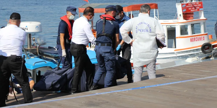 Haliç’ten ceset çıktı! Çalışmaları izlerken mesafeyi unuttular
