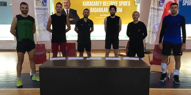Karacabey Belediyespor voleybolda da iddialı