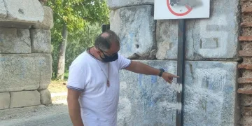 İznik’teki 2 bin yıllık tarihi surlara ‘Nazi’ sembolü çizildi
