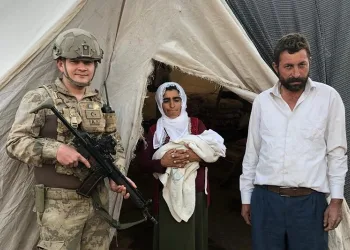 Jandarma, hamile kadına doğum yaptırdı