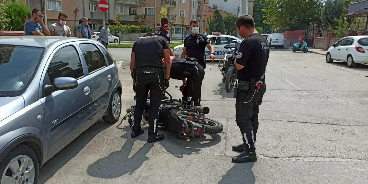 Bursa’da feci kaza! Önce kaldırıma sonra otomobile çarptı