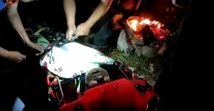Bursa’da kayalıklardan düşen kişi helikopterle kurtarıldı