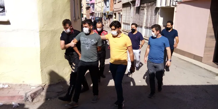 Bursa’da altın hırsızları kovalamacayla yakalandı