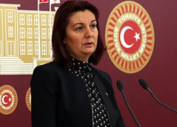CHP’li Karabıyık: “Sağlık çalışanlarının haklı taleplerini destekliyoruz”