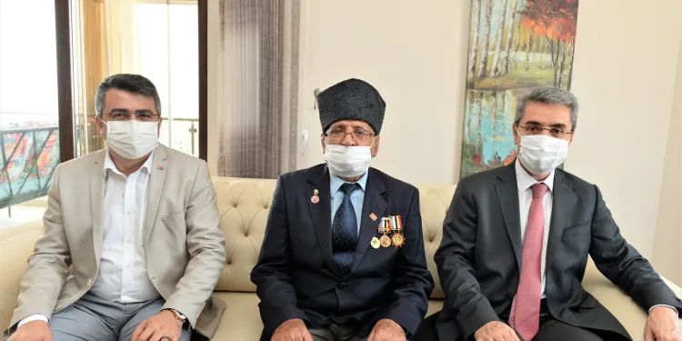 Başkan Yılmaz’da 89 yaşındaki gaziye ziyaret