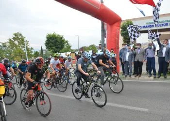 Yıldırımlılar doğa için pedal çevirdi, fidan dikti